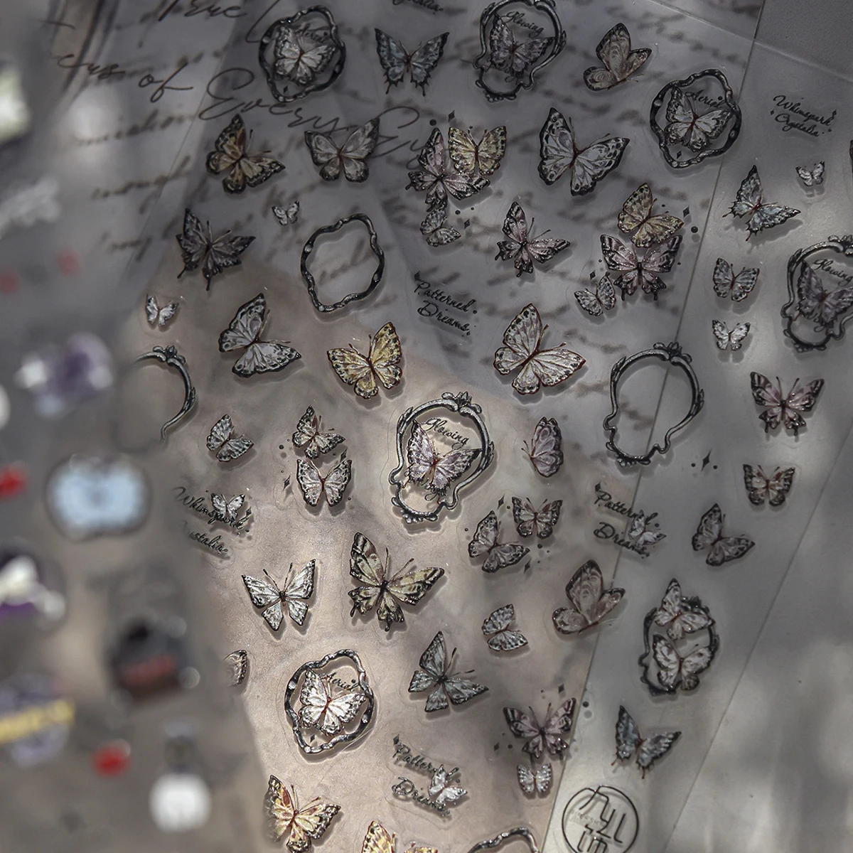 2 szt. Naklejki na paznokcie w stylu vintage z motywem motyli i kwiatów - Delikatne naklejki do zdobienia paznokci, łatwe w aplikacji, dekoracja paznokci, DIY, prezent