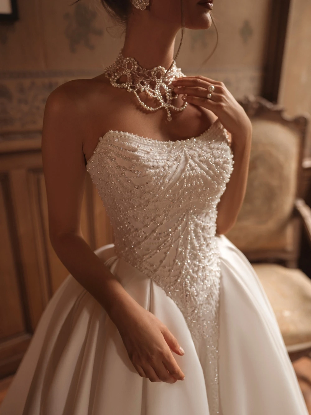 New Sparkly Beaded Pearls A-line Satin Long Wedding Dress Graceful Strapless Bridal Gown Customized Sleeveless Dresses For Bride