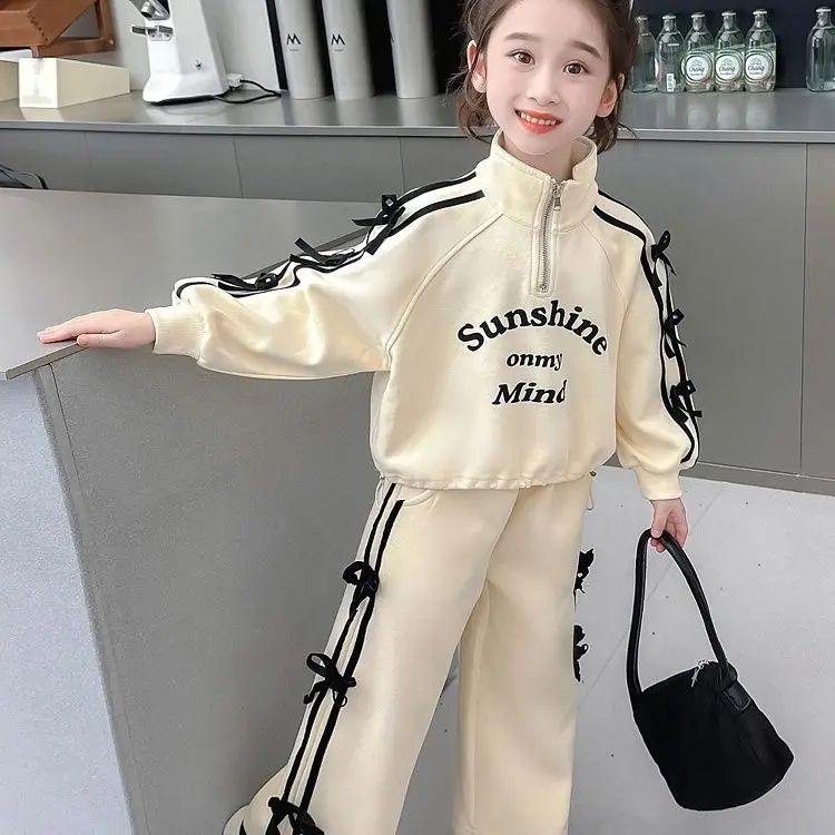 

Осенний комплект для девочек: новый модный костюм-двойка с капюшоном для весеннего сезона для детей