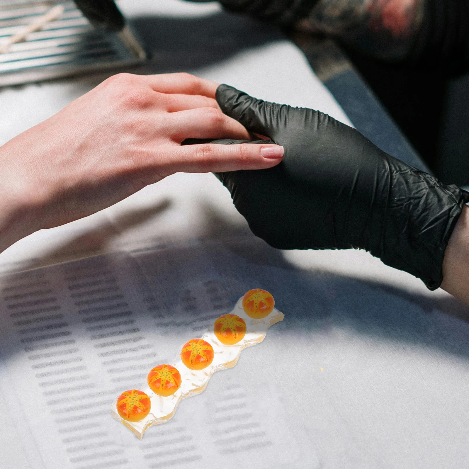 

Акриловый держатель для кистей для дизайна ногтей в форме бублика, дизайн с несколькими сетками для хранения маникюрного салона, маникюрные инструменты, органайзер, милый стол