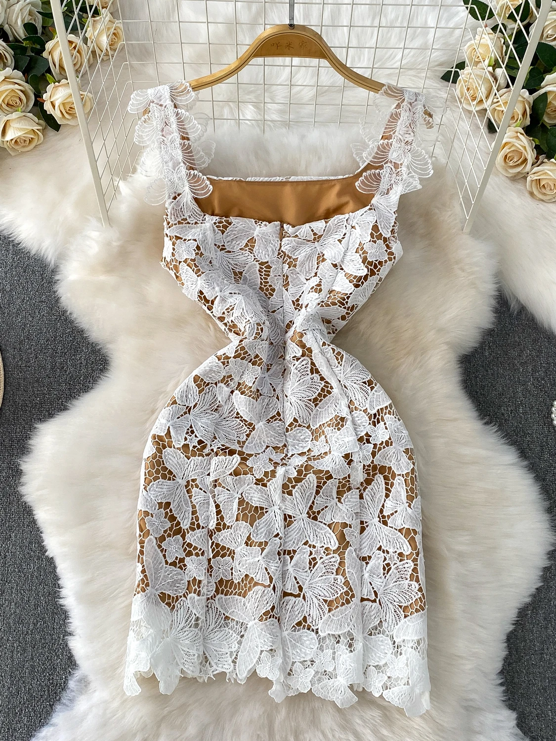 فستان أنيق مثير بحزام من الدانتيل على شكل فراشة للنساء صيفي قصير الخصر فستان للتنقل على الطراز الكوري بخصر عالٍ غير مرن