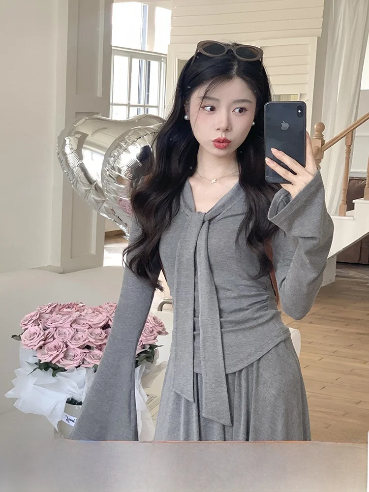 

Тонкий вязаный комплект: топ с завышенной талией и юбка. Новинка осенней коллекции. Модная повседневная одежда для женщин.