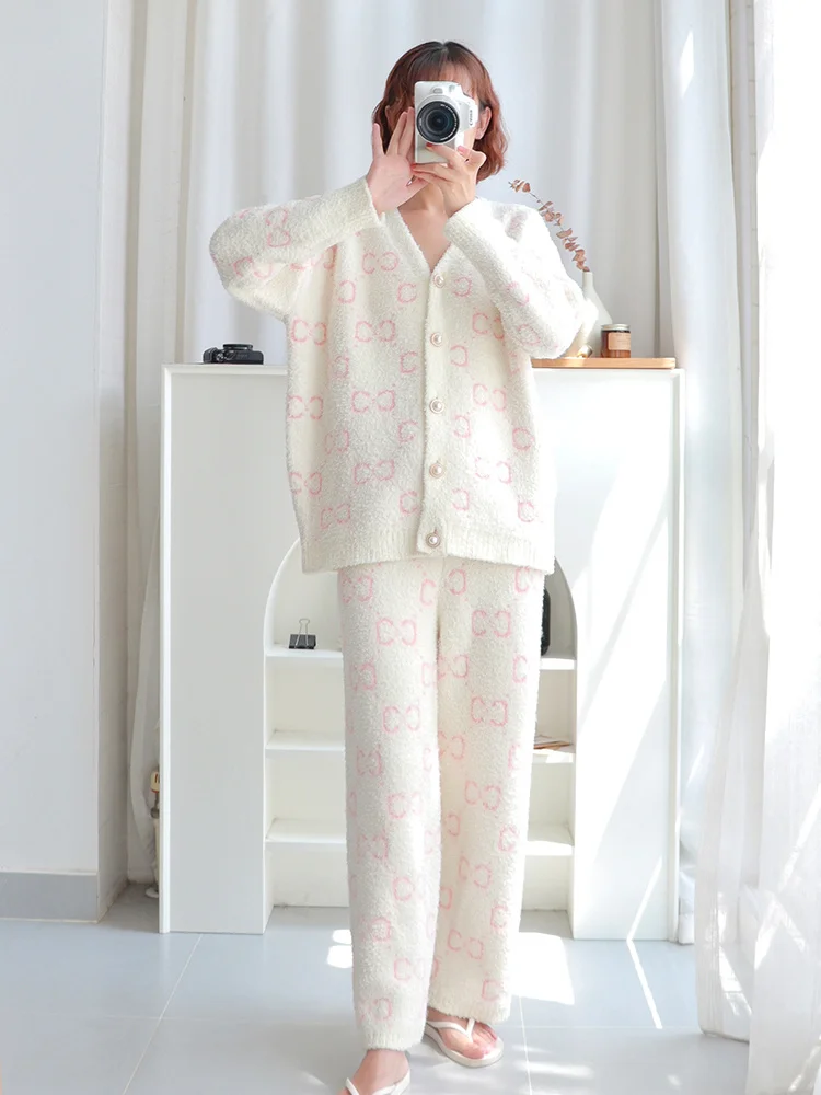 Pajamas Women\'s Autumn and Winter  Home Clothes Coral Fleece Thickened Outwear Suit You can wear it on the street.