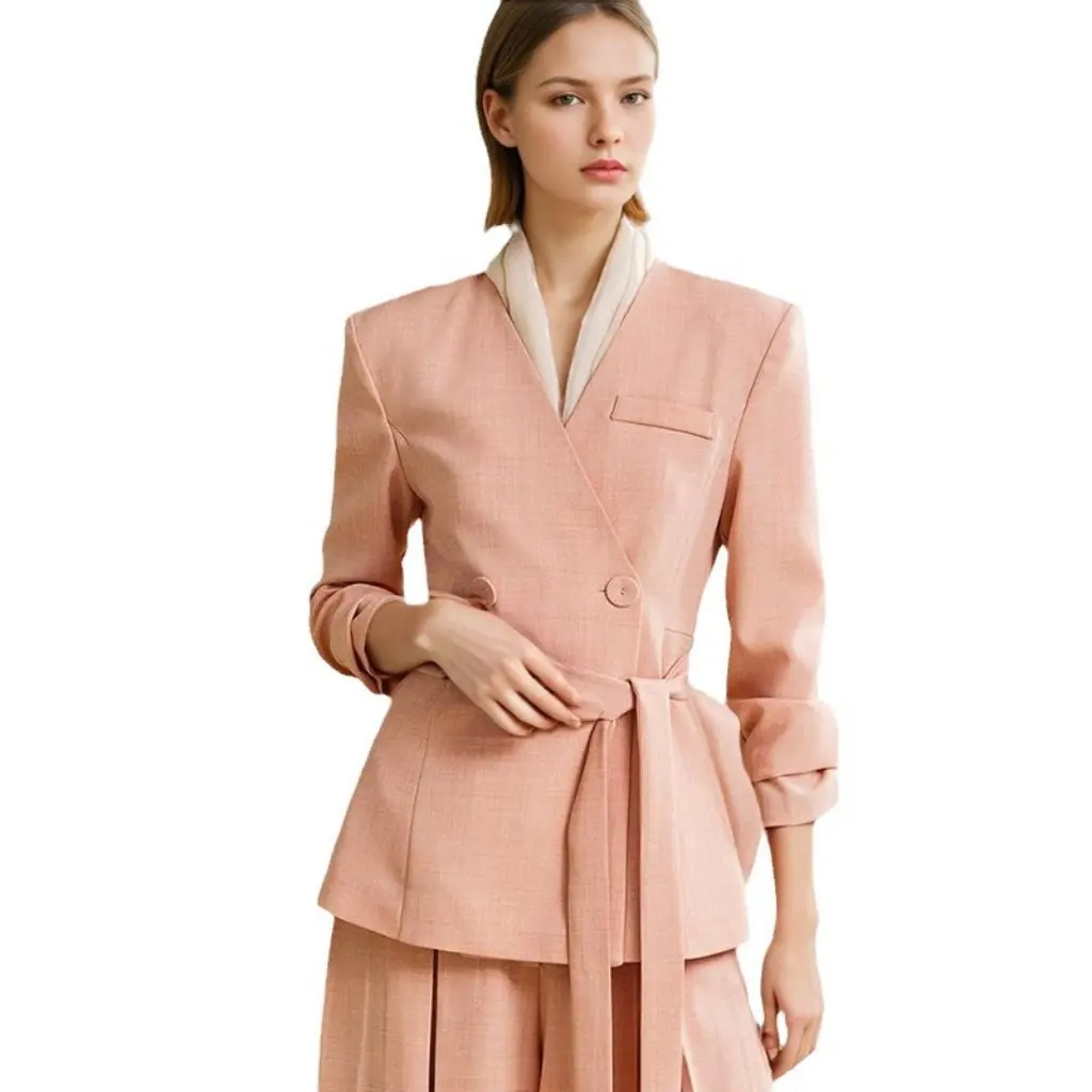 

Элегантный однотонный маленький костюм в пригородном стиле с высокой талией и шнуровкой, без воротника на пуговицах, новинка лета