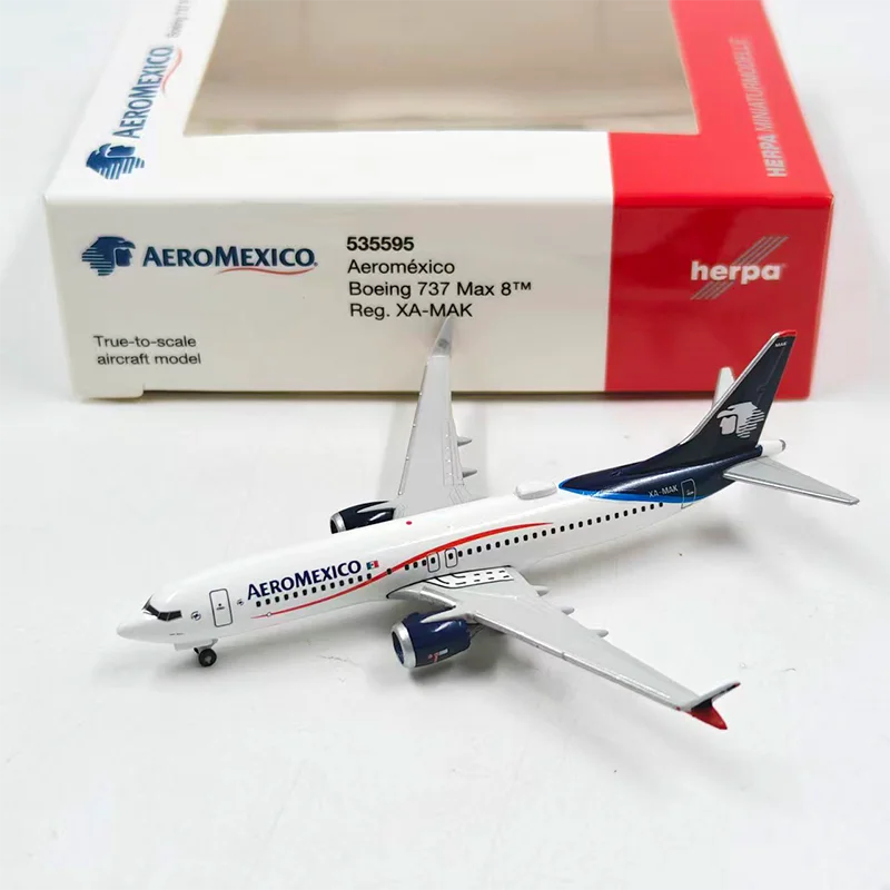 

Модель пассажирского самолета Boeing 737 MAX 8 535595 в масштабе 1:500 из литого под давлением сплава Herpa, для коллекций и демонстрации.