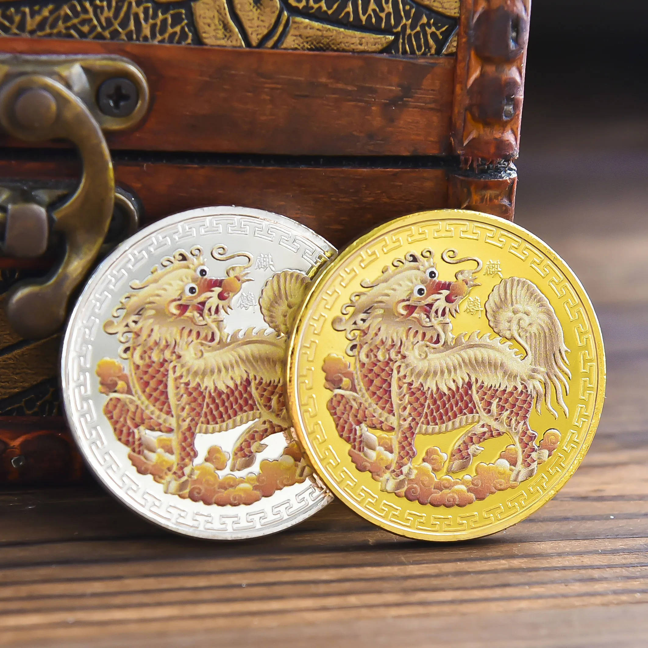 

Mythical Beast Kylin Embossed Medal Ancient Chinese Mythology Miniatures Gold Silver Coin Badge Mascot Commemorative Coins Gift