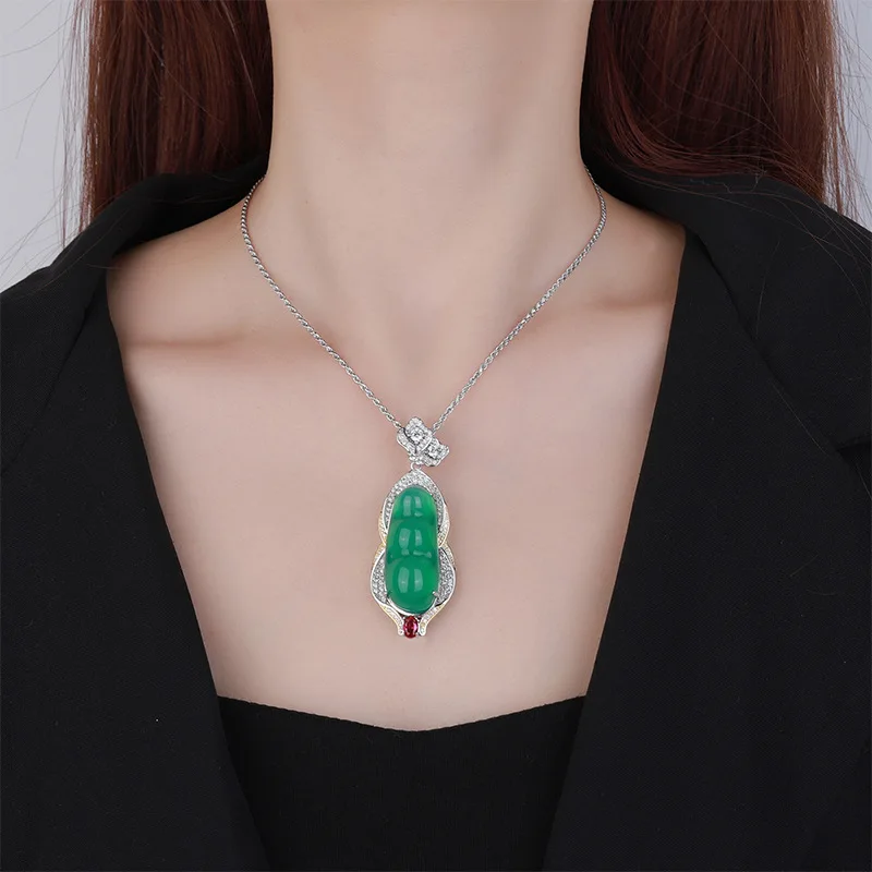 New Jewelry S925 Silver Hot Selling Green Chalcedony Green Bean Pendant Necklace for Women