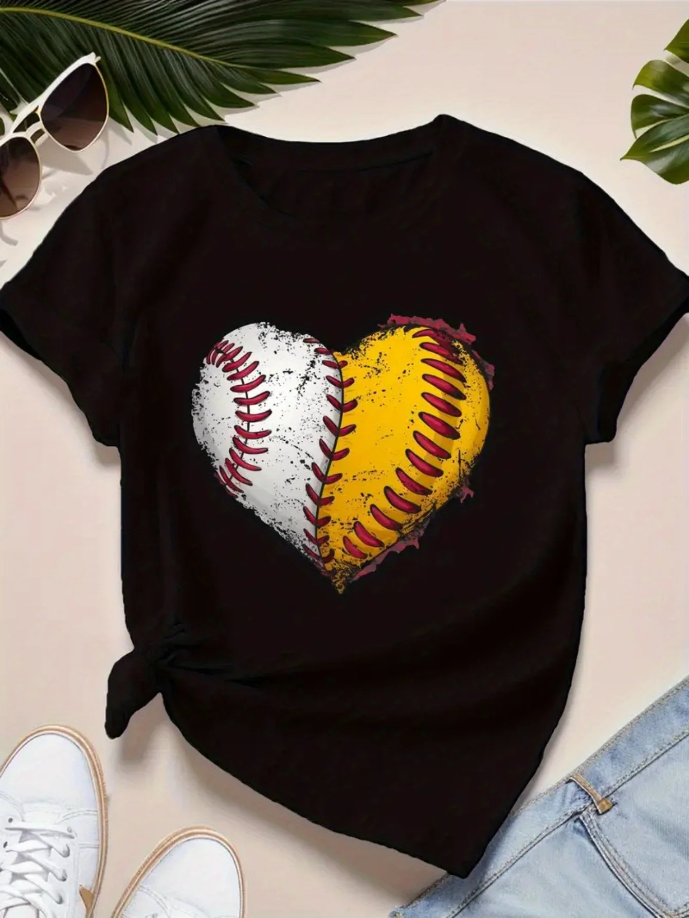

Women's Softball T-Shirt Vintage Baseball Heart Graphic Tee Loose Fit Round Neck Shirt for Softball Players Casual & Everyday