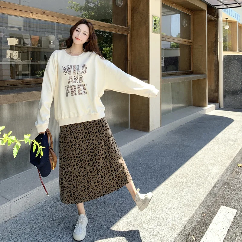 الخريف والشتاء جديد عصري كونغ نمط الرجعية قطعتين مجموعة المرأة فضفاضة إلكتروني الطباعة البلوز + ليوبارد طباعة نصف تنورة