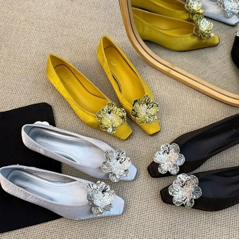 

Новые женские туфли без каблука с квадратным носком и цветочным узором, коллекция Весна 2026