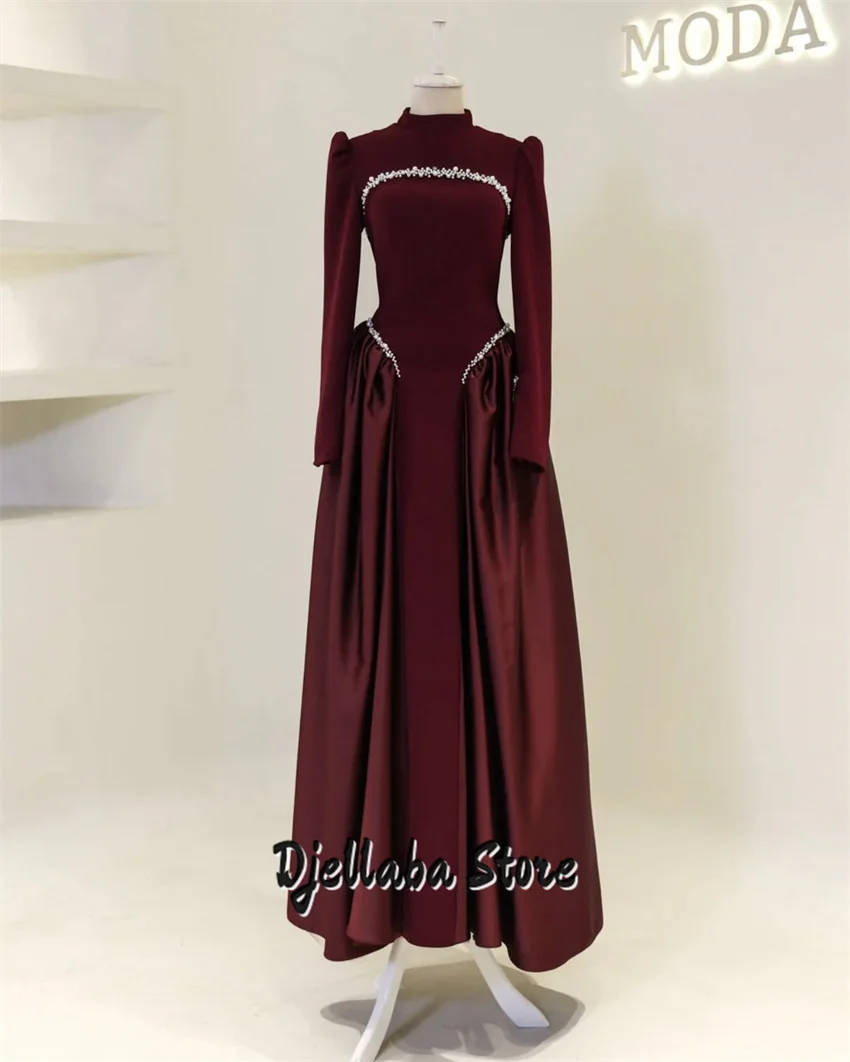 Op maat gemaakte marineblauwe chiffon van hoge kwaliteit met ruches, rechte diamanten, parels, lange galajurken, op maat gemaakte gelegenheidsjurken