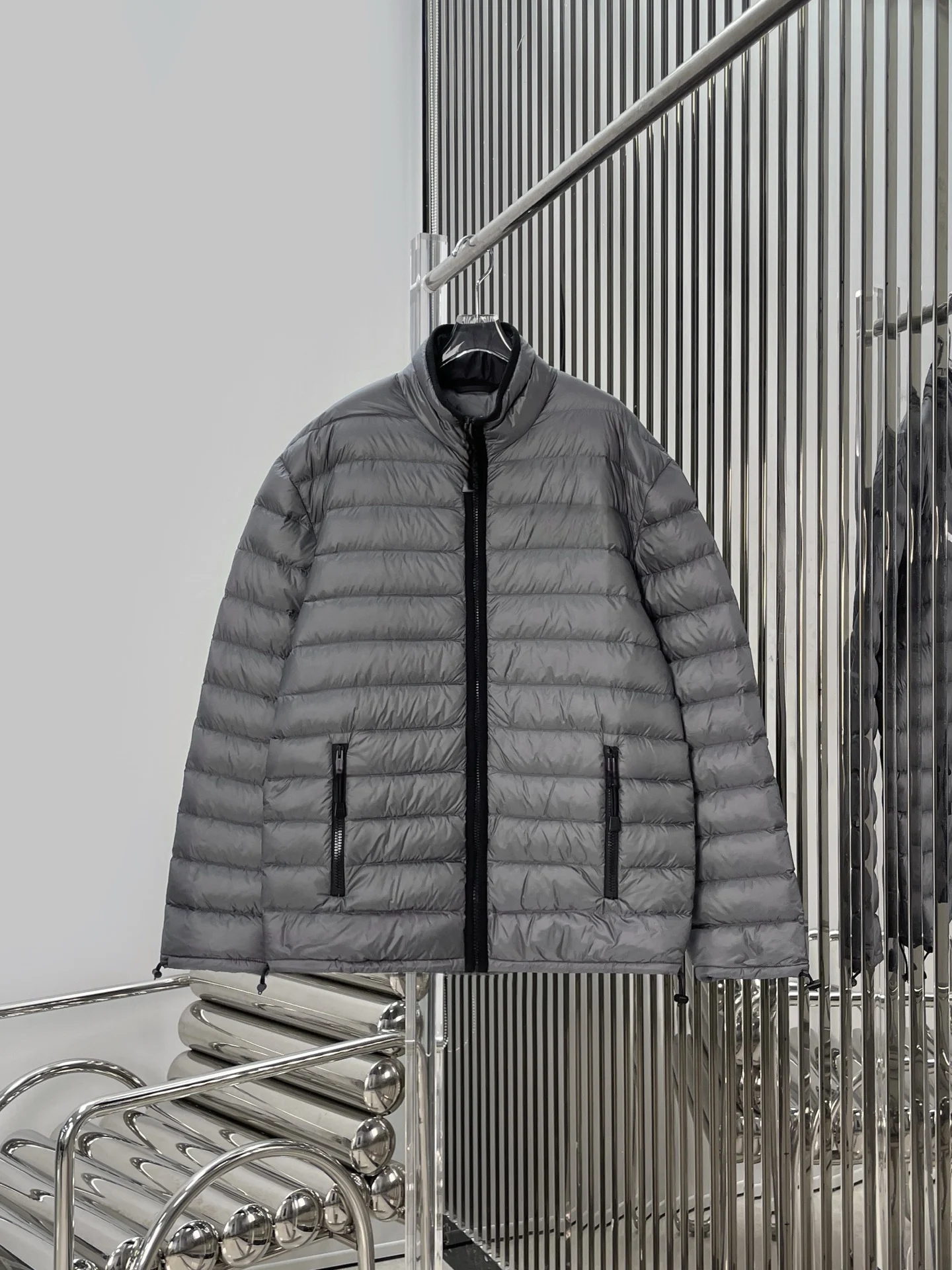 

Легкая стеганая куртка женская с воротником-стойкой, на гусином пуху, серая, теплая верхняя одежда, повседневный стиль, нейлоновая ткань, длинный рукав, на молнии