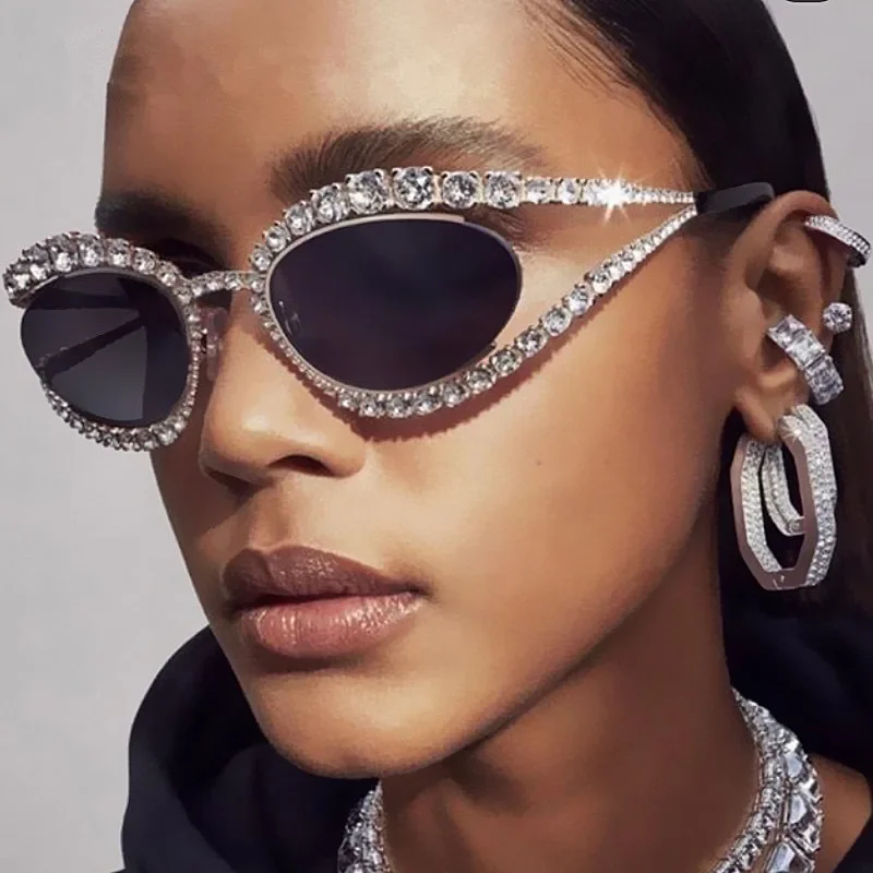 

2024 Modern Rhinestone Punk Party Eyewear Luxury Metal Frame Oval Women's Sunglasses High Quality Brand Travel Beach Sun Glasses