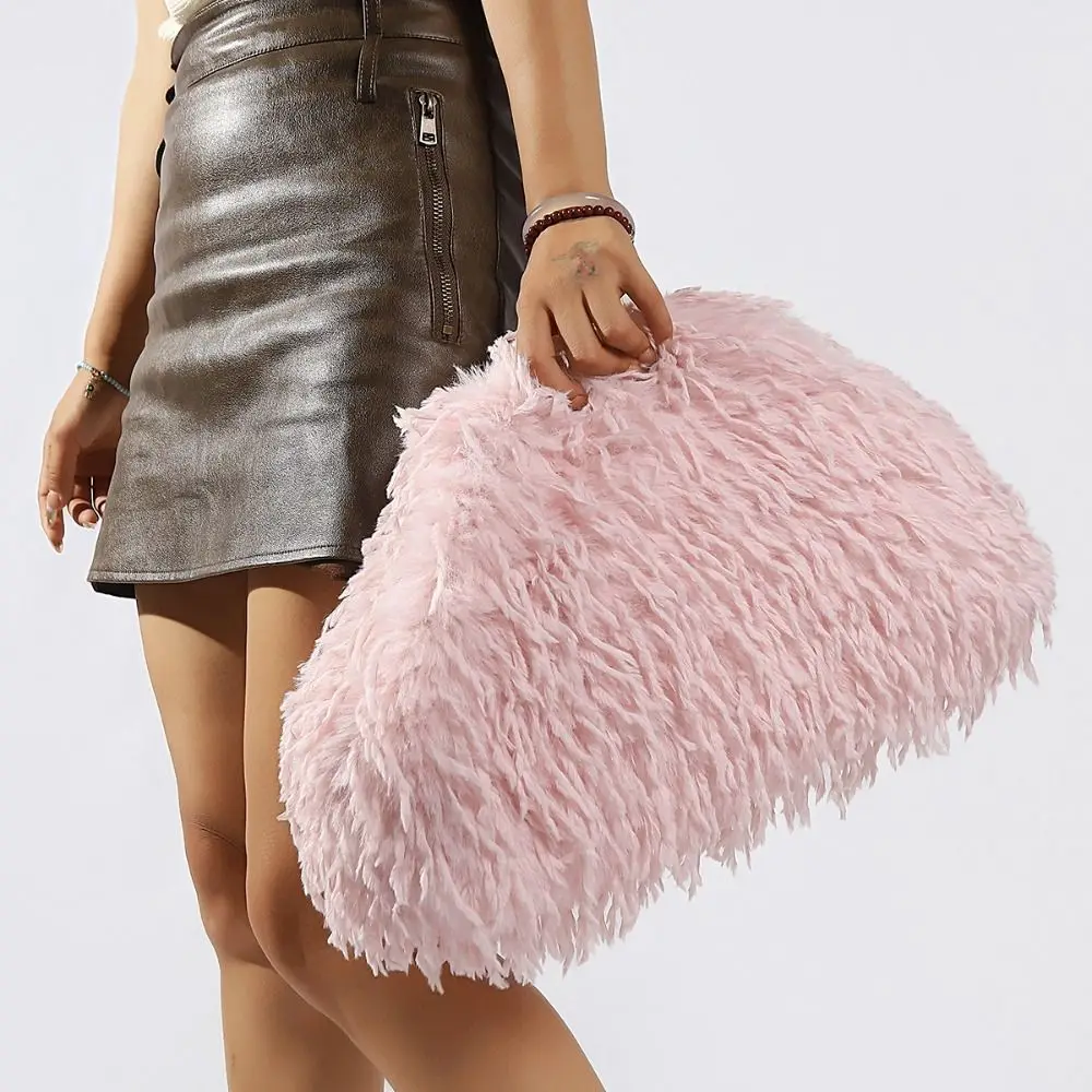 Retro Portable Fluffy Plush Clip Clutch Spicy Girl Fuzz Kiss Lock Clutch Bag Feather Tassel Design Faux Fur Purse Dating