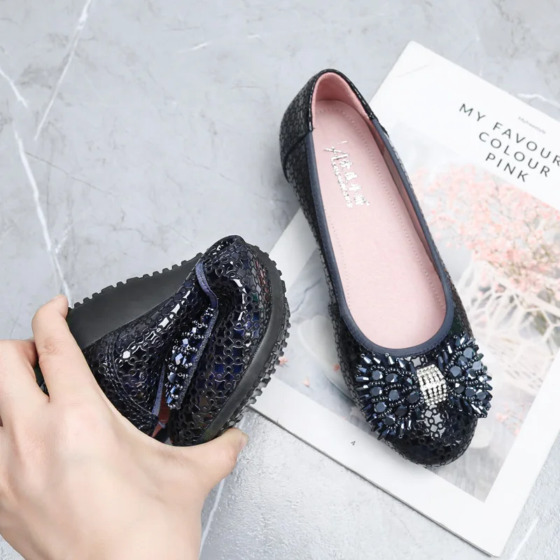 Leather Mother Shoes Spring and Autumn Soft Sole Low Heel Shallow Mouth Single Shoe Bow Flat Large Size Step-in Leisure Shoes