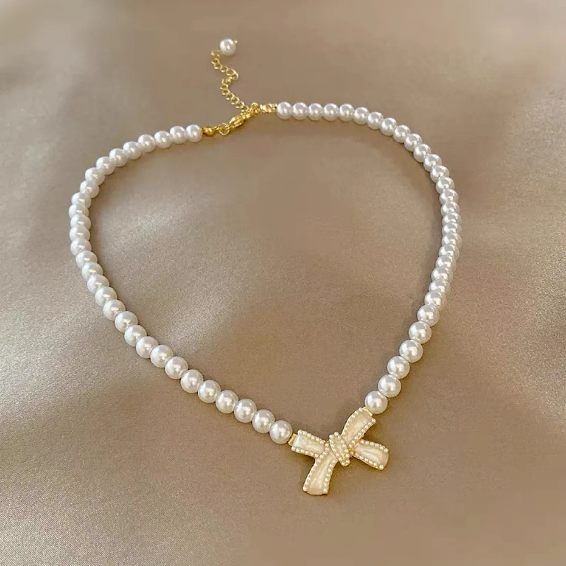 Colar de pérolas barroco para mulheres, corrente de clavícula com laço, gargantilha simples para classe