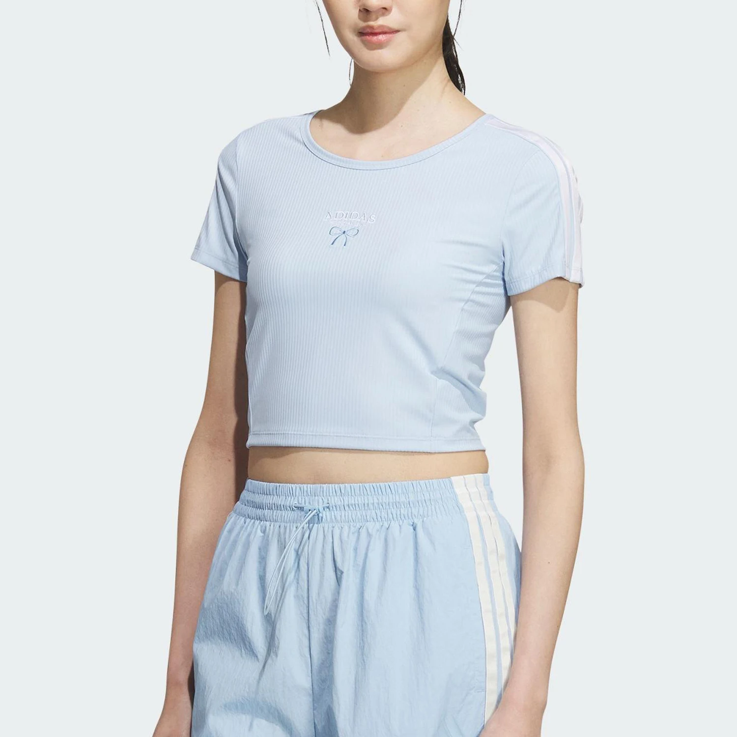 

Adidas Genuine 2025 летняя женская укороченная дышащая футболка KE5792