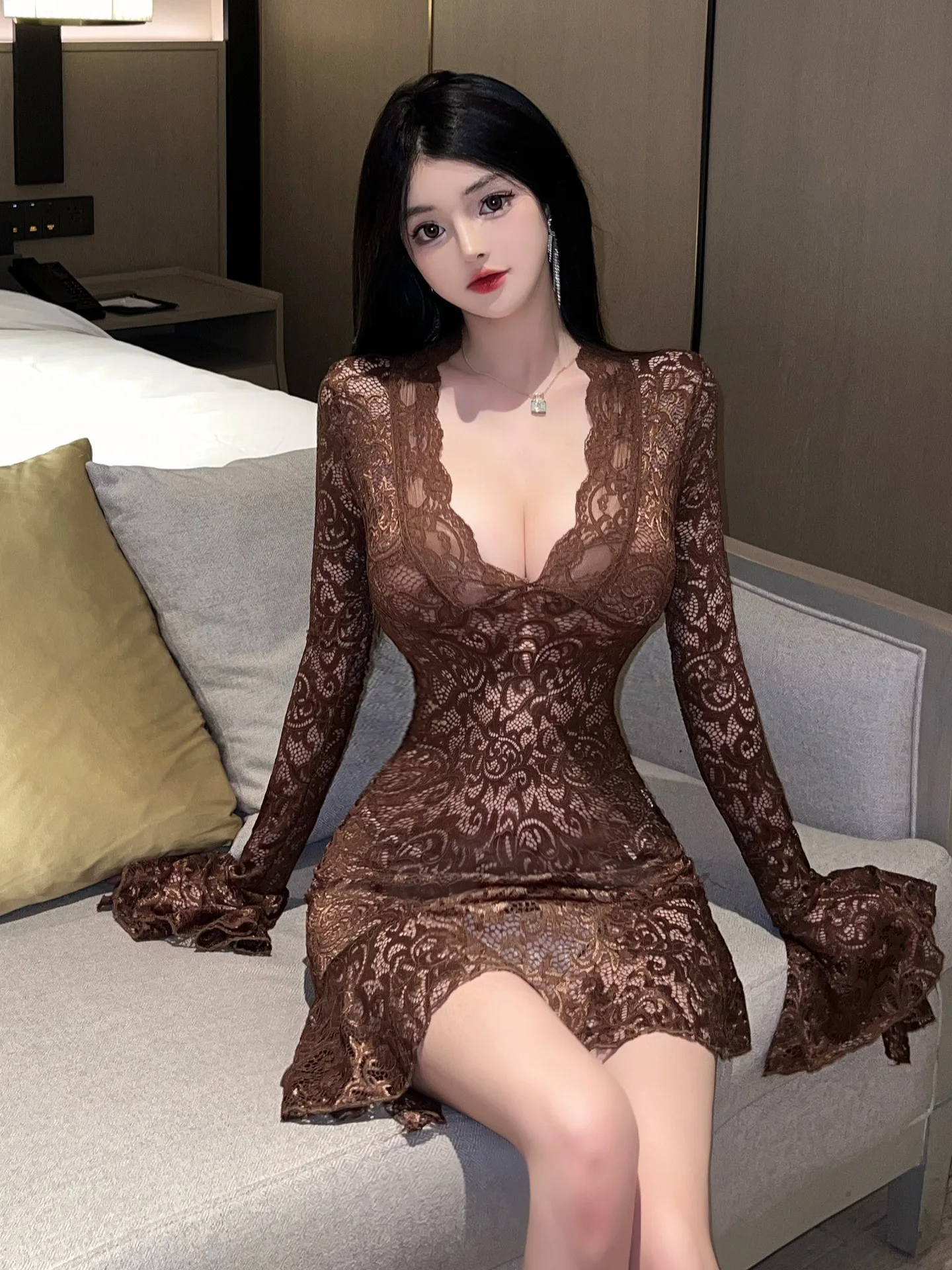 2024 Zomer Sexy Pikant Meisje Kant Doorschijnende Trompetmouwen Ruche Rand V-Hals Clinching Taille Wrap Heup Zwarte Slanke Korte Jurk T31j