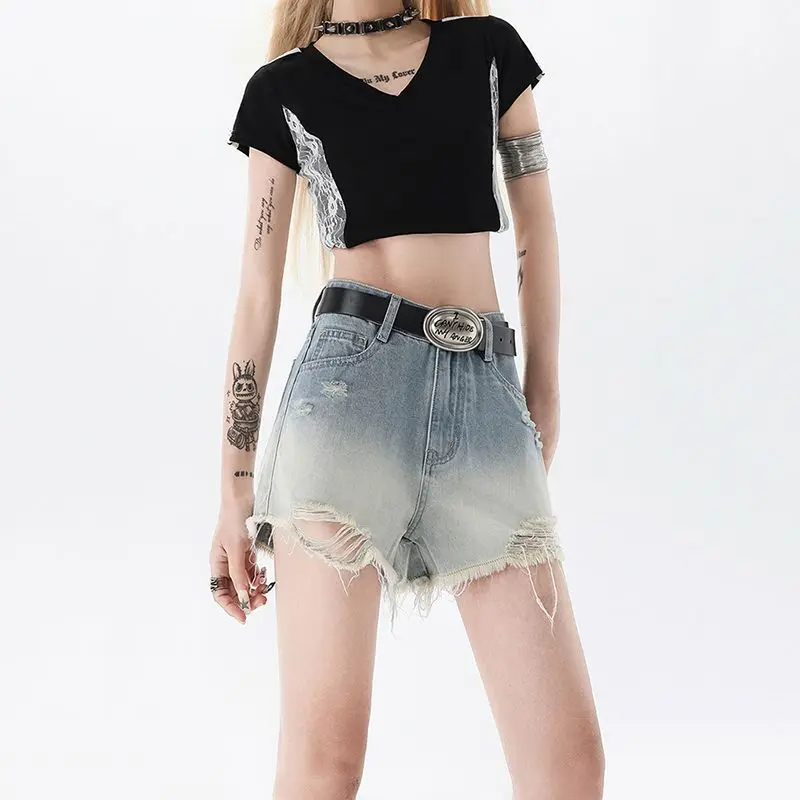 

2025 Summer New Retro Distressed Rough Edge Denim Shorts Women's Tassel Slimming and Hip Hugging Pants