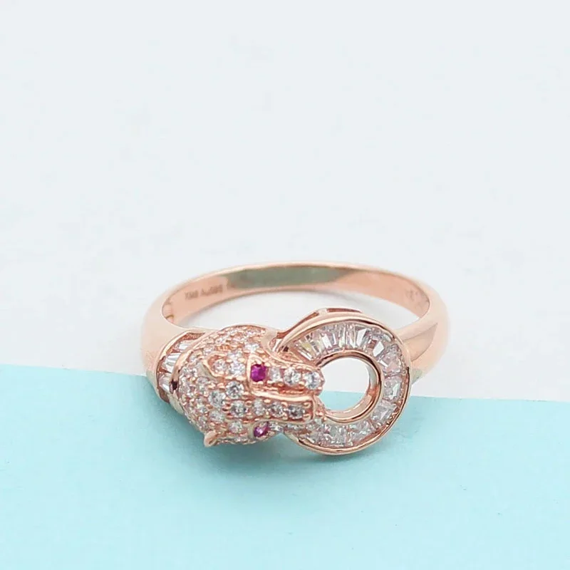 Classics Plated  Rose Gold Inlaid Leopard Head Crystal Rings for Women Light Luxury Charms Design Jewelry Gift