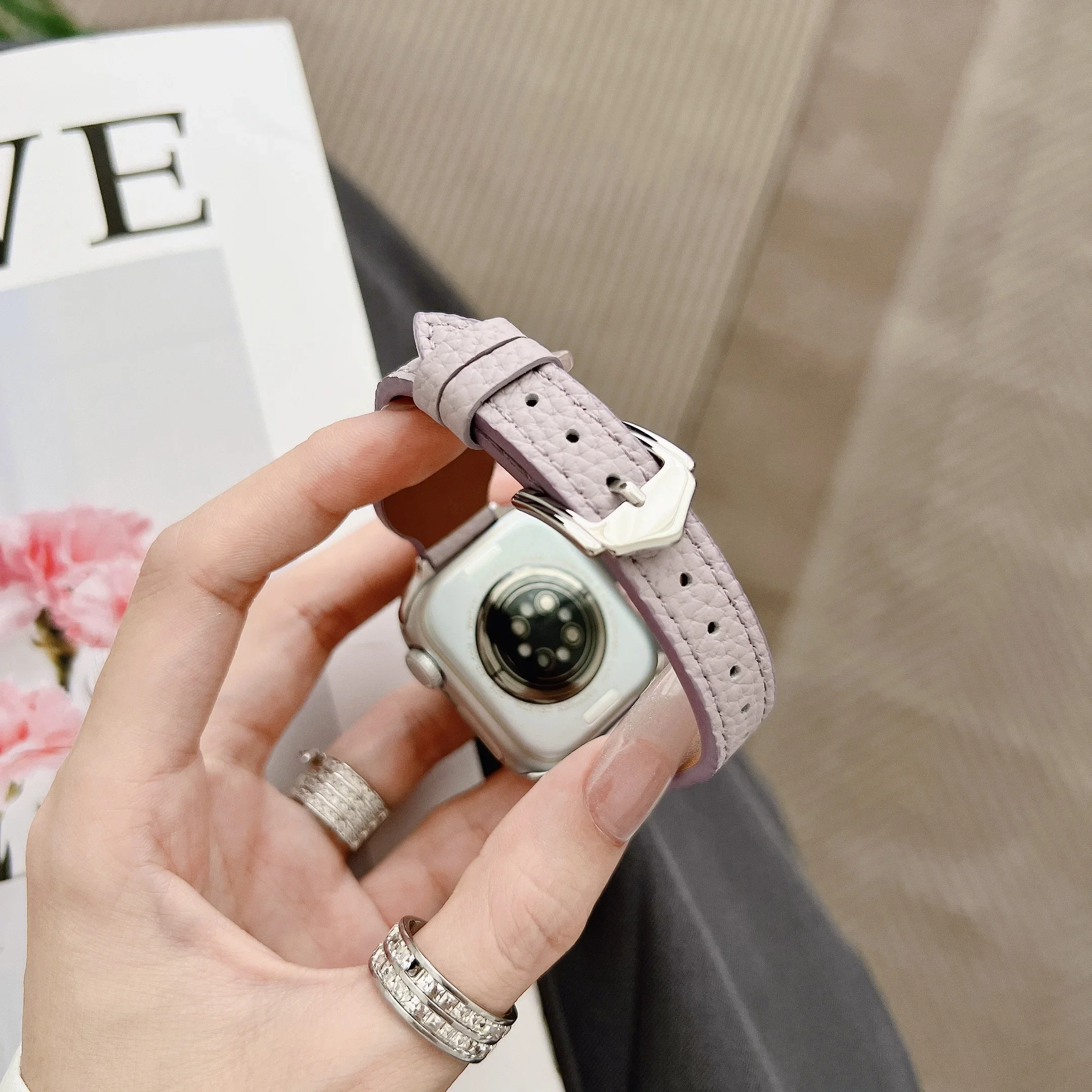 

Luxury Leather loop For Apple Watch band Thin women Series Ultra 10/9/8/7/6/4/3 38mm 40mm 41mm 42mm 44mm 45mm 46mm Strap