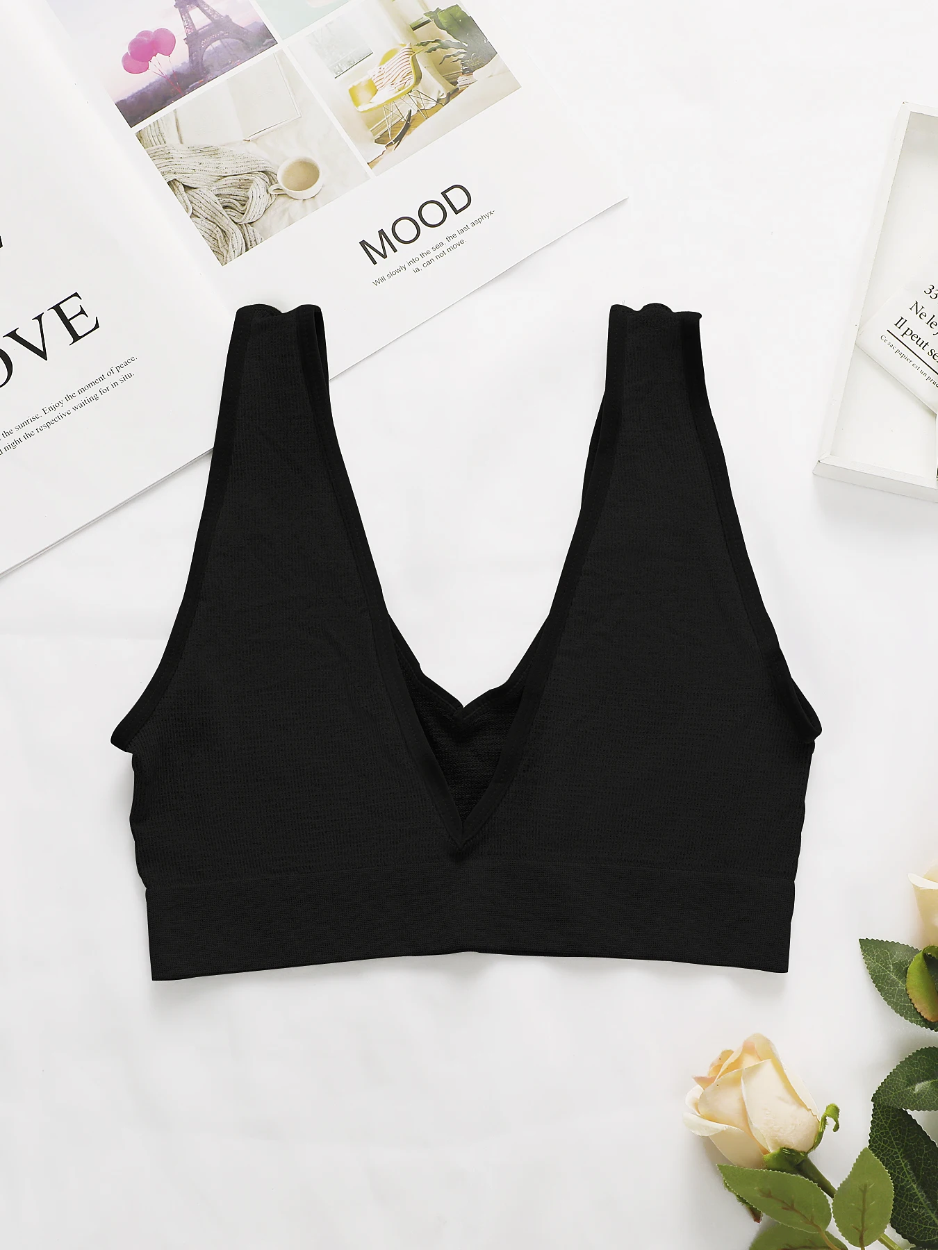 Sujetador push-up de color sólido con escote en V profundo, lencería inalámbrica sin costuras, transpirable y liviana, elástico medio, perfecto para informal M017