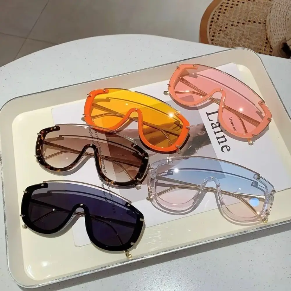 

Fashion Luxury Metal Design Gradient Sunglasses Oversize Design Stylish Gradient Oversize Sunglasses Leopard Print Sports Shades