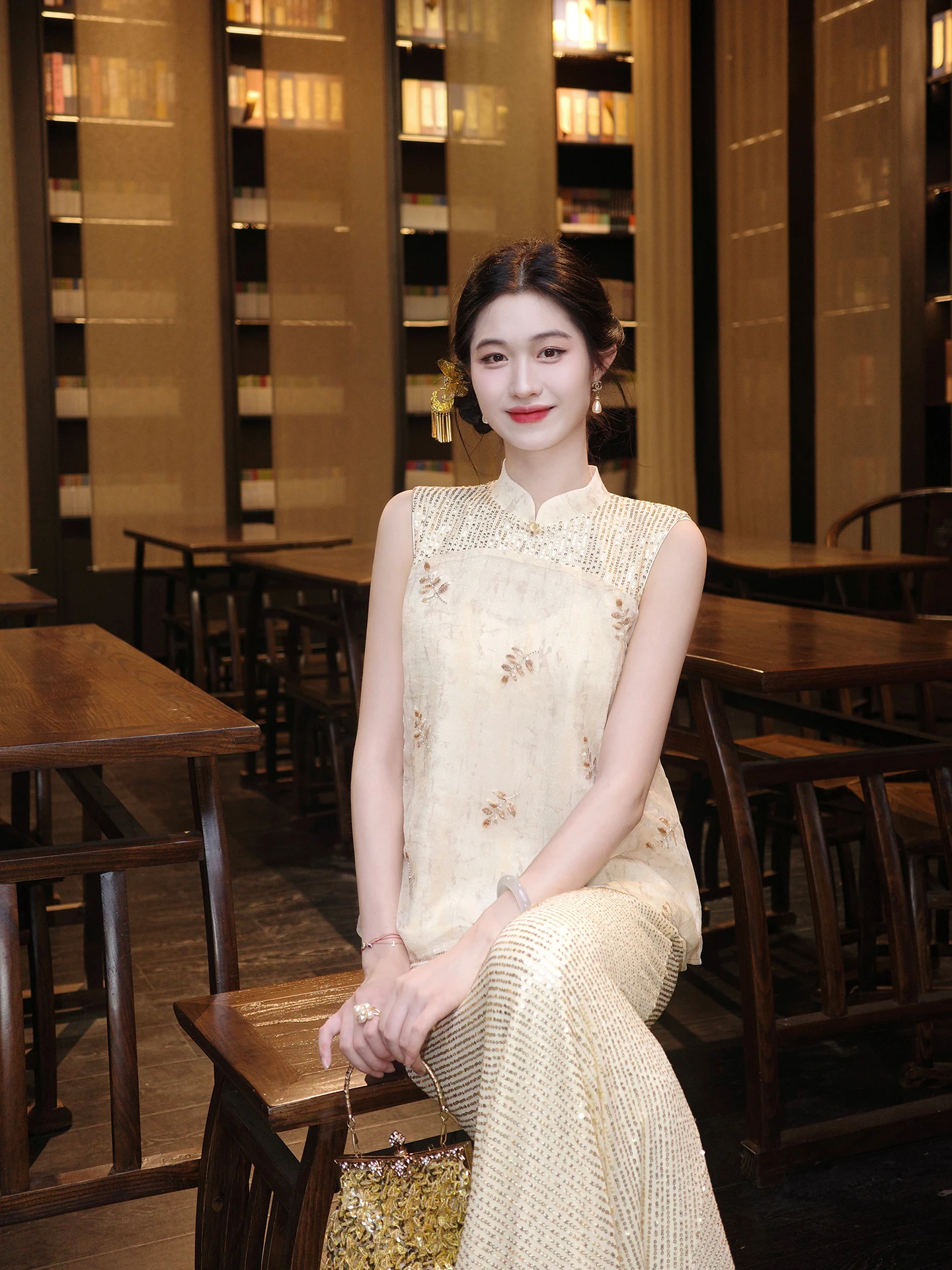 Lingshan Zhihe Summer New Chinese Style Set Women's Sequin Embroidery Vest Fish Tail Half Skirt High Waist Slim Fit Fashion Set