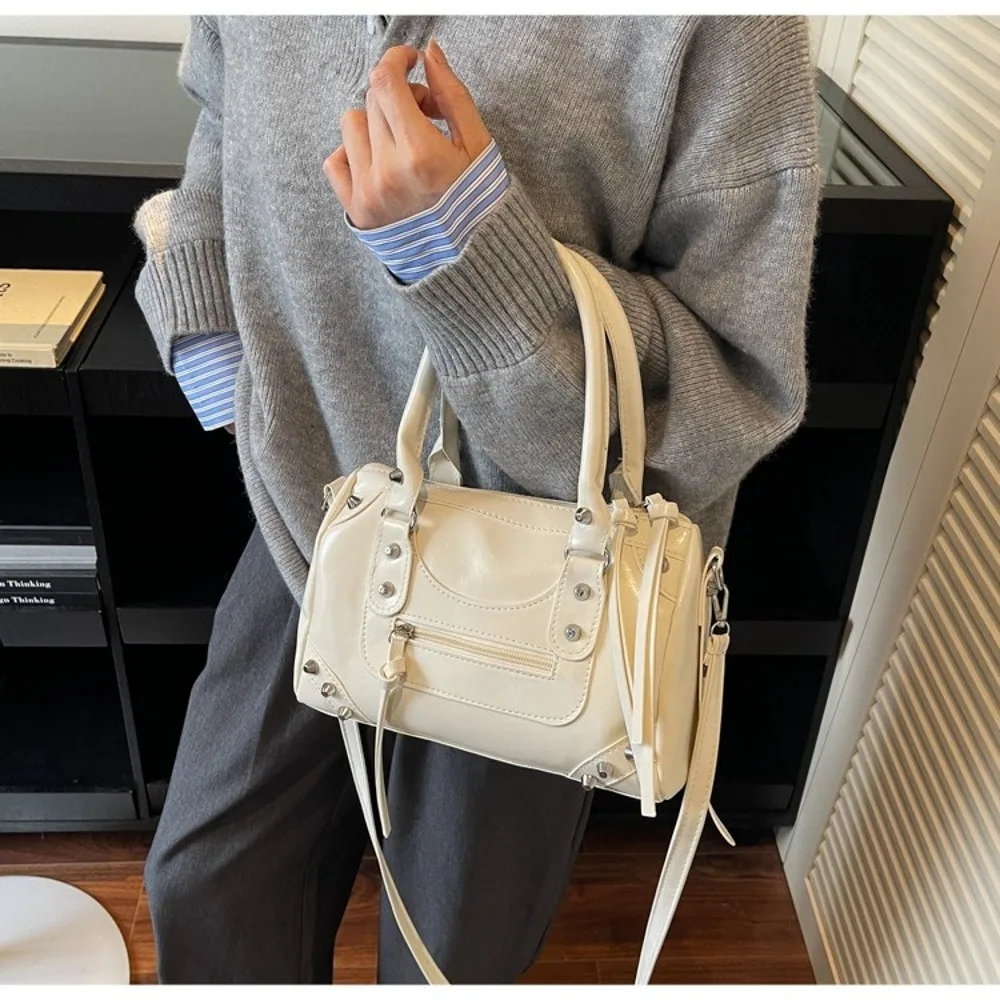 

Fashion Rivets Pillow Bag Patent Leather Large Capacity Bowling Motorcycle Handbag Top Handle Zipper Crossbody Women's Bag Women