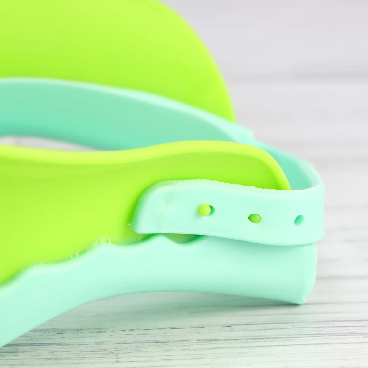 

1Pcs Adjustable Baby Shower Cap Waterproof Silicone Hair Washing Ear Protector Bathing Hat Green Lightweight Fit for 3 Months to