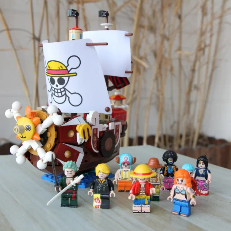 23cm Anime One Piece Ship Building Blocks Luffy Model Toy Super Cute Mini Boat THOUSANDSUNNY Going Merry Model Action Figure