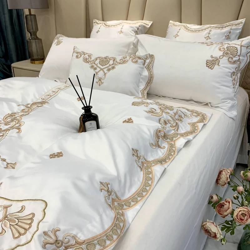 Set biancheria da letto in raso bianco, copripiumino ricamato dorato di lusso, lenzuolo copriletto in cotone, federe, Queen e King Size