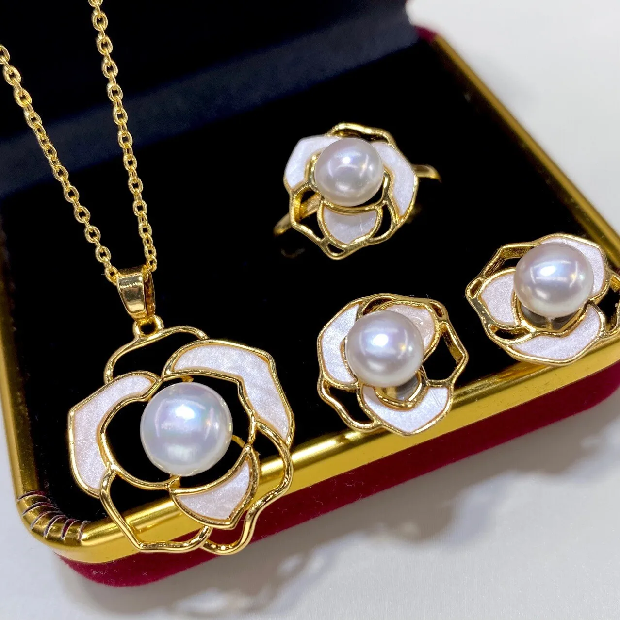 

18KGP 6-7mm Natural White Pearl Flower Pendant Necklace Earring Ring Set AAA