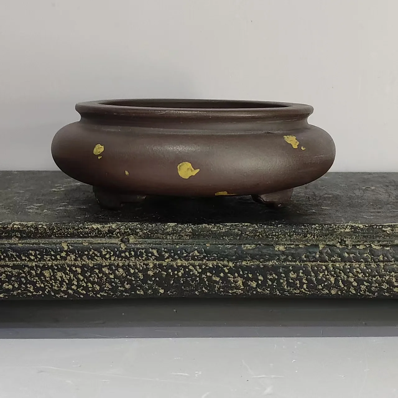 

Hand darwing Yixing Unglazed bonsai pot with Round Shape