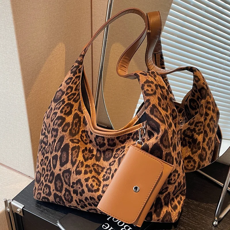 

Winter Fashion Designer Large-capacity Bag Women's 2026 New Luxury Shoulder Bag Retro Leopard Print Commuter Texture Tote Bag