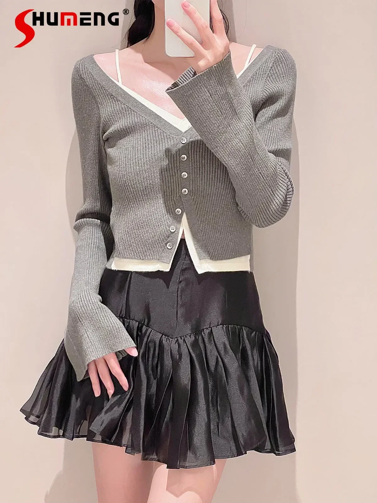 Japanese Sweet Casual Suspender V-Neck Long Sleeve Button Slim Fit Split Split Fake Two-piece Knitted Top Pullover Women Autumn