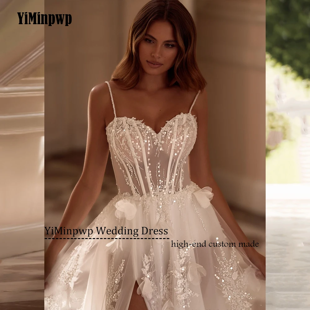 Vestidos de novia bohemios con tirantes finos de lujo personalizados para mujer, vestidos de novia de playa con escote en forma de corazón y flores con abertura lateralLujo personalizado correas de espagueti Boho vesti