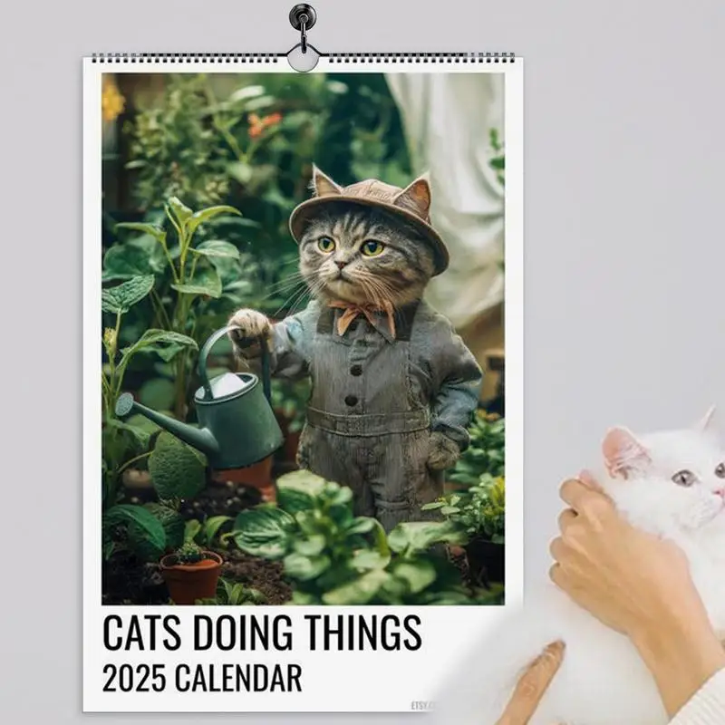 2025 القطط التقويم القط تفعل الأشياء 2025 تقويم الحائط 12 شهر مخطط مضحك الحيوان شنقا التقويم الشهري