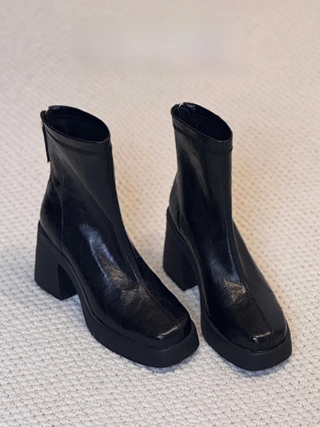 

Женские ботинки, французские ботинки на высоком каблуке, кожаные модные ботинки на осень с плоской головкой и круглым носком