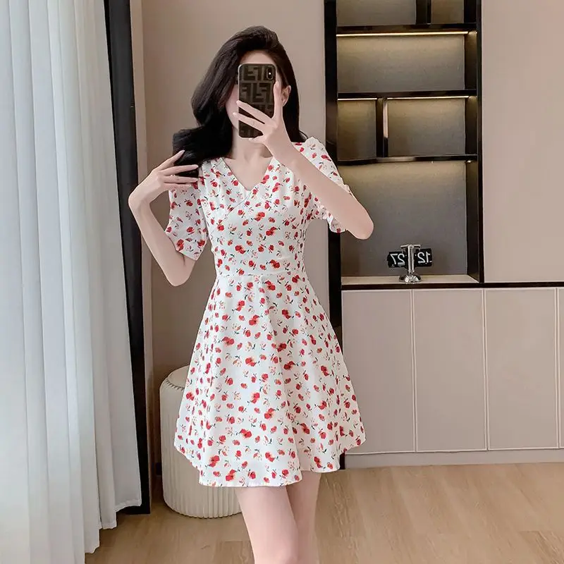 Floral Chiffon Small Dress with a New Waist-hugging Look High and Gentle Temperament