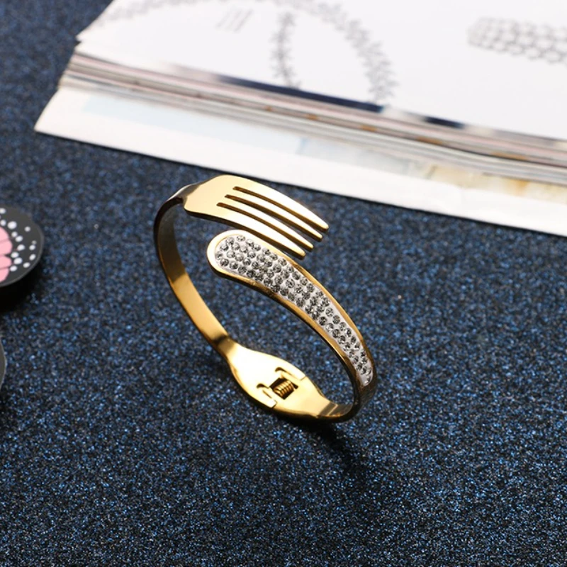 2025 Nueva pulsera brazaletes de acero inoxidable personalizados color dorado joyería original artística como tenedor