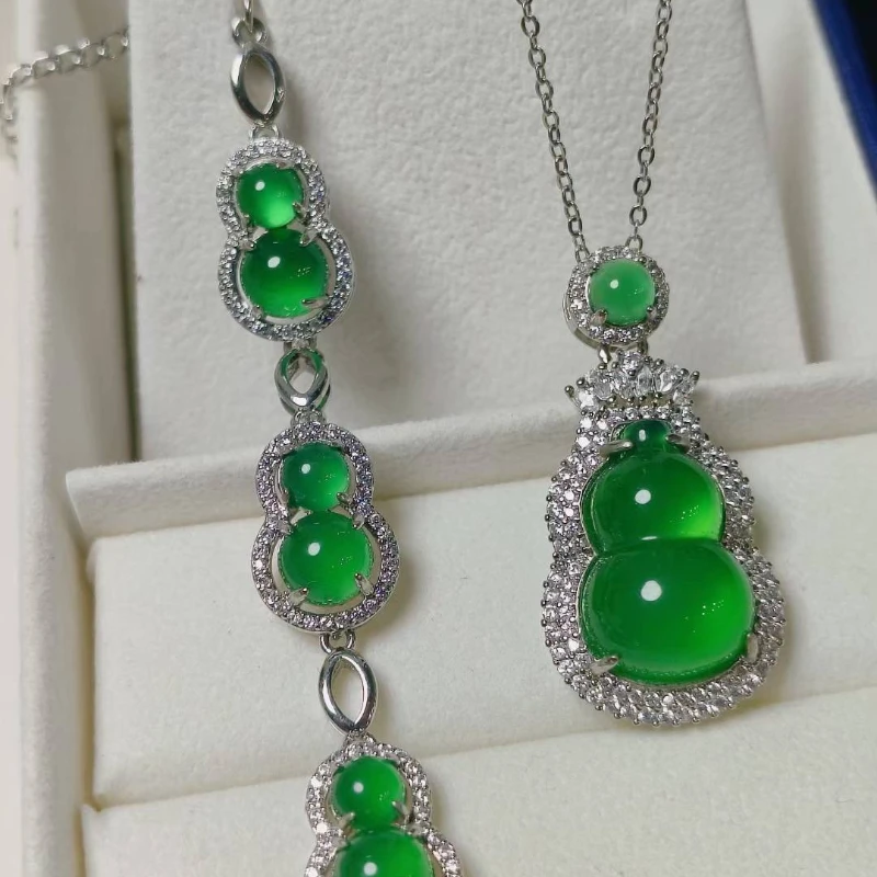 Stylish and Exquisite Green Gourd Necklace Bracelet, Classic Set.