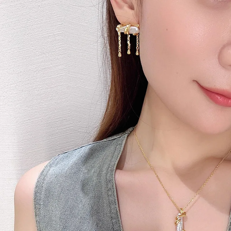 

Luxury Baroque Pearl Dangle Earrings with Bamboo Design Vintage Tassel Statement Jewelry for Women Elegant Ear Accessories Studs