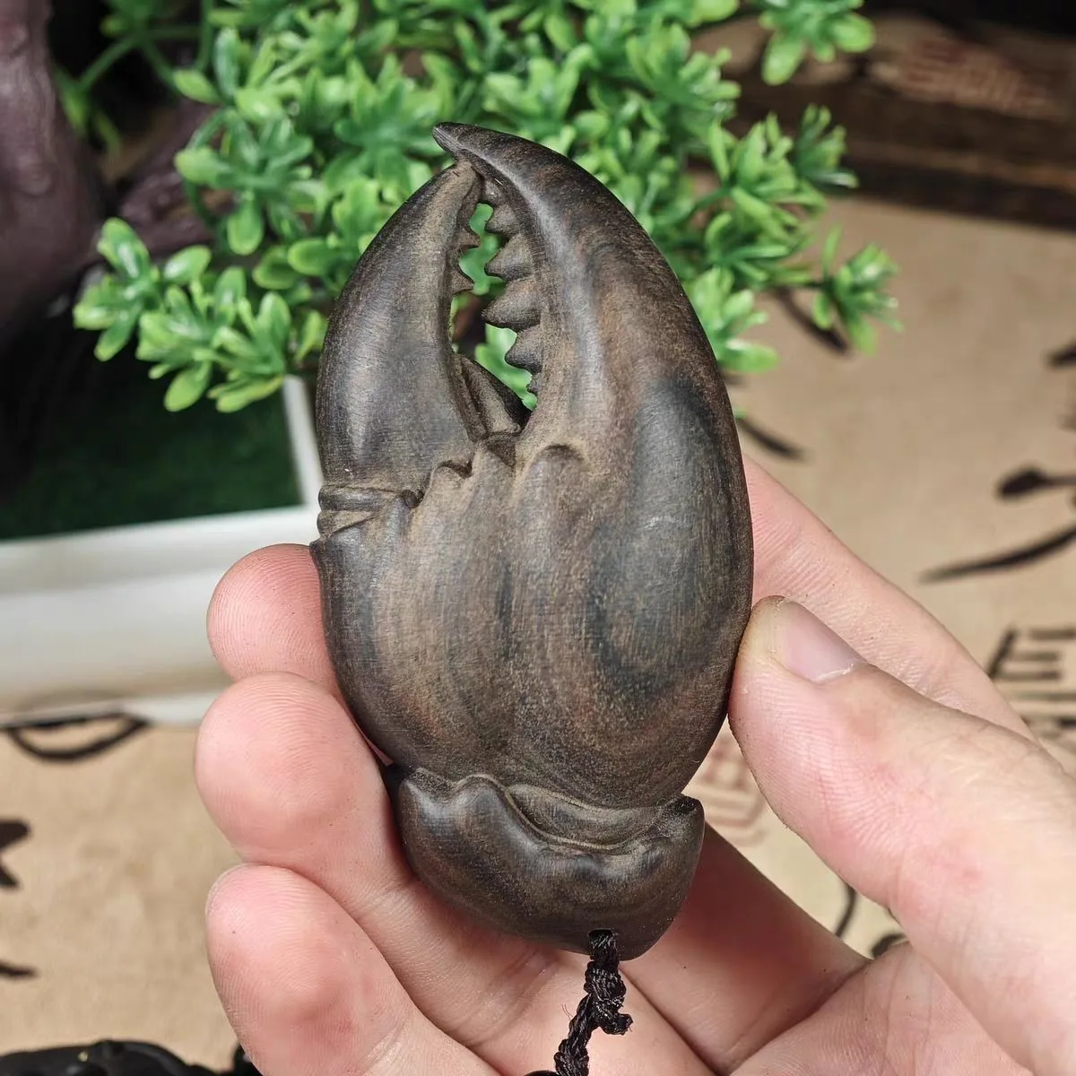 Agarwood Crab Claw Carving Wealth Grabbing Talisman Good Luck Charm
