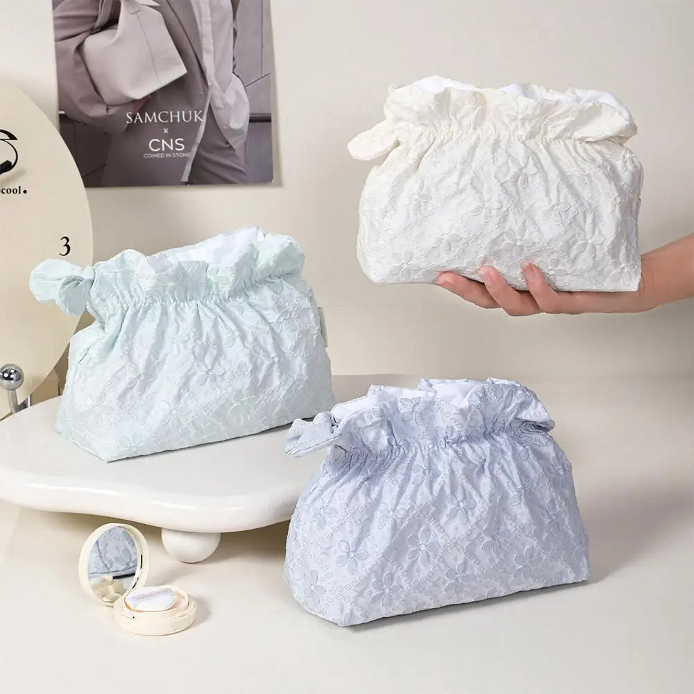 

Large Capacity Korean Style Makeup Bag Portable Zipper Cosmetic Pouch Cloud Pattern Jacquard Makeup Bag for Women & Girls