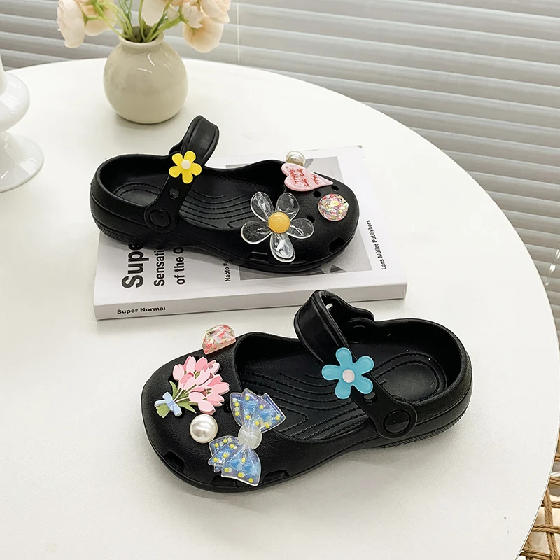 

A pair of children's adjustable strap hole shoes glitter flower bow decor soft EVA anti slip girls outdoor sandals DD-692-98