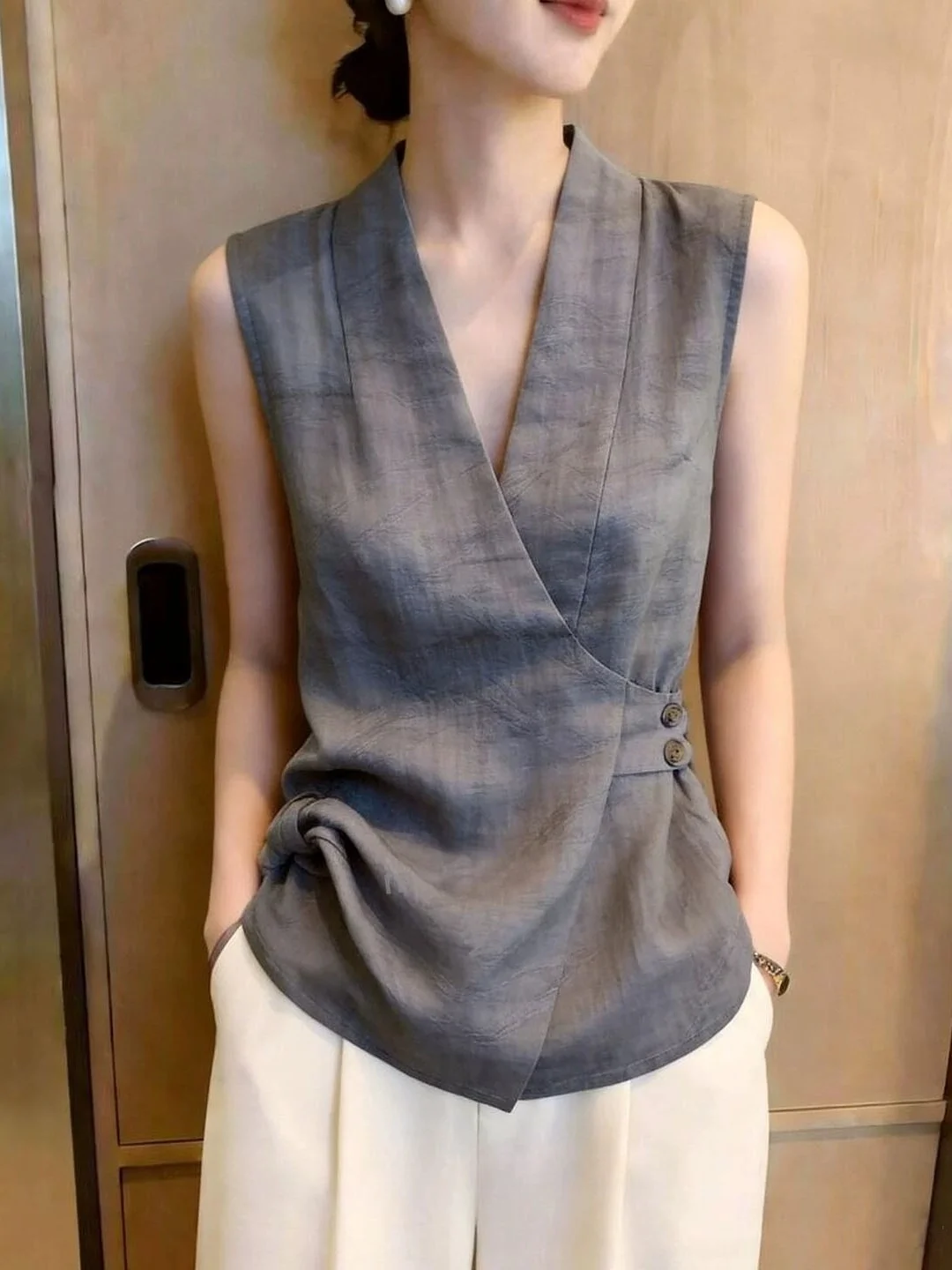 

2026 Summer Commute Fashionable Sleeveless Vest Women's V-Neck Design Slimming Top Korean Style Straight Cut Silk Blend