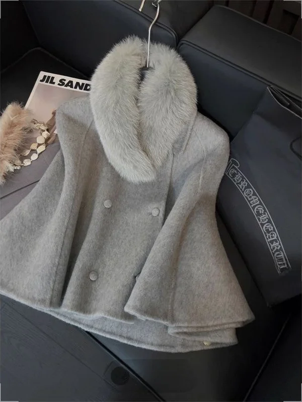

Grey Woolen Short Cloak Coat for Women Fur Collar High End 2026 New Style Commute Wind Resistant Polyester Fiber Youth Pe...
