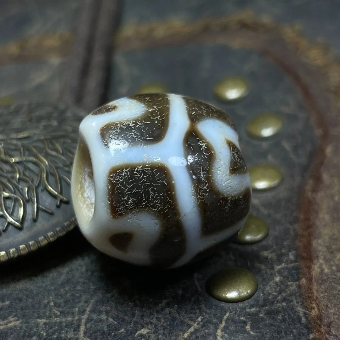 Tibetan Nepalese Himalayan Bead Ancient agate Old Dzi Talisman 6 eye Bead Amulet