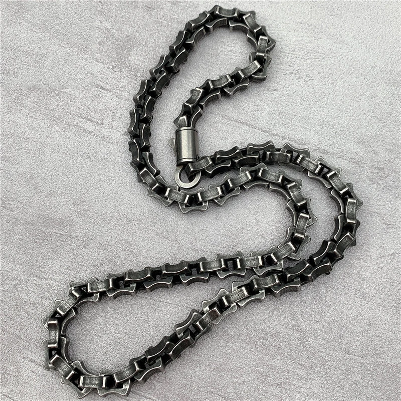 Outdoor Portable EDC Retro Grid Stainless Steel Punk Rock Chain Pendant Necklace Tool